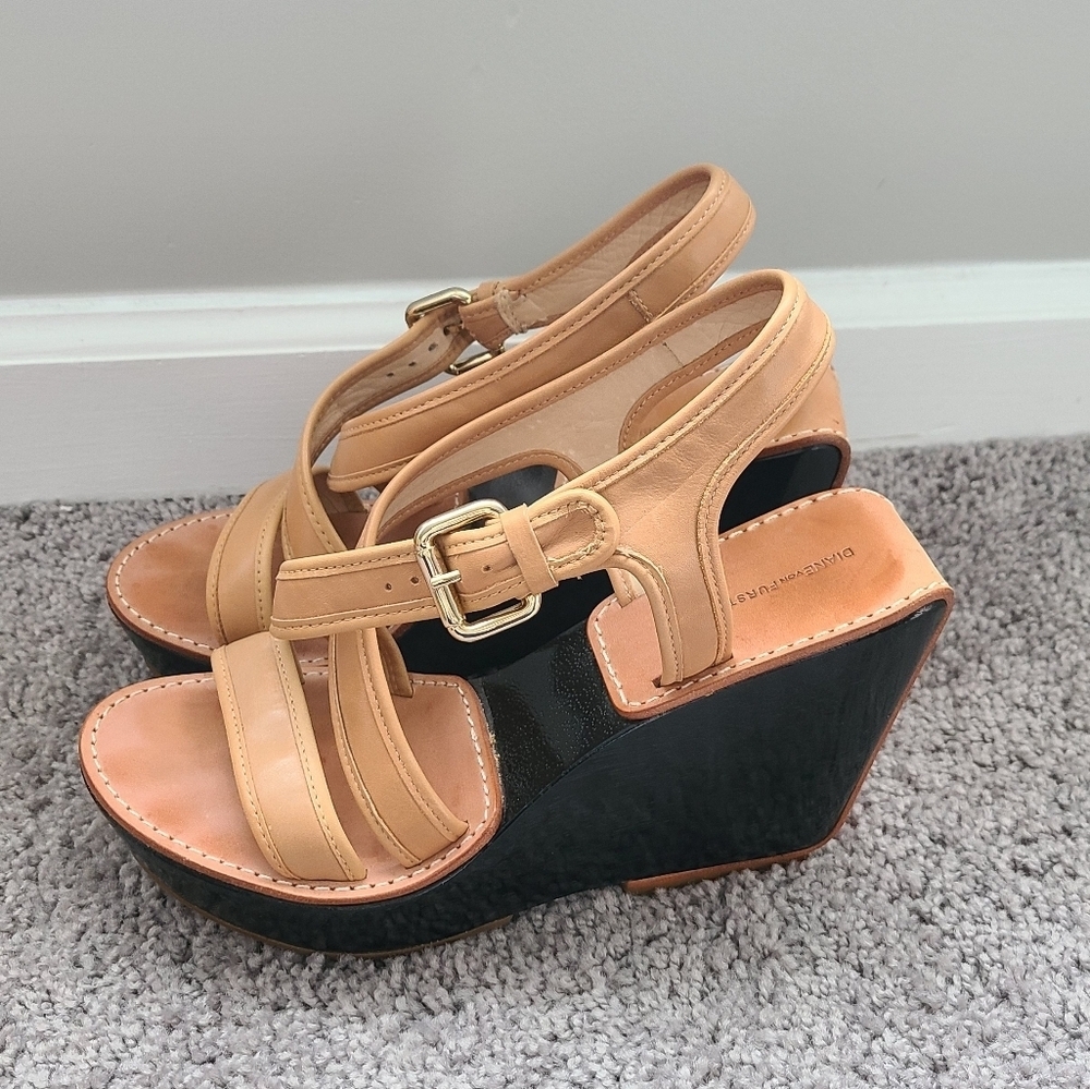 Diane Von Furstenberg Wooden Wedge - Picture 6 of 12
